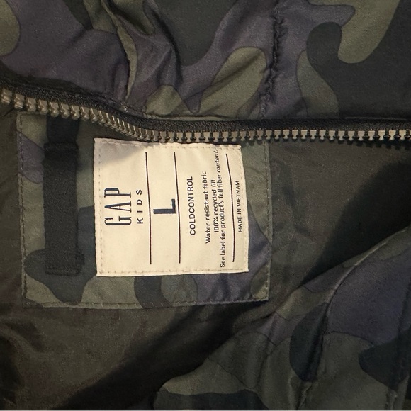 GAP Kids Boy’s Camo Puffer Vest Size Large - Picture 6 of 6